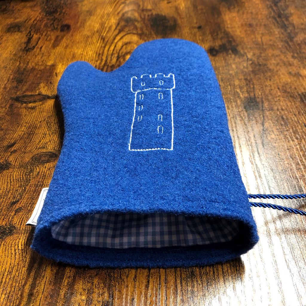 Ofenhandschuh mit Mehlsack Turm Stickerei