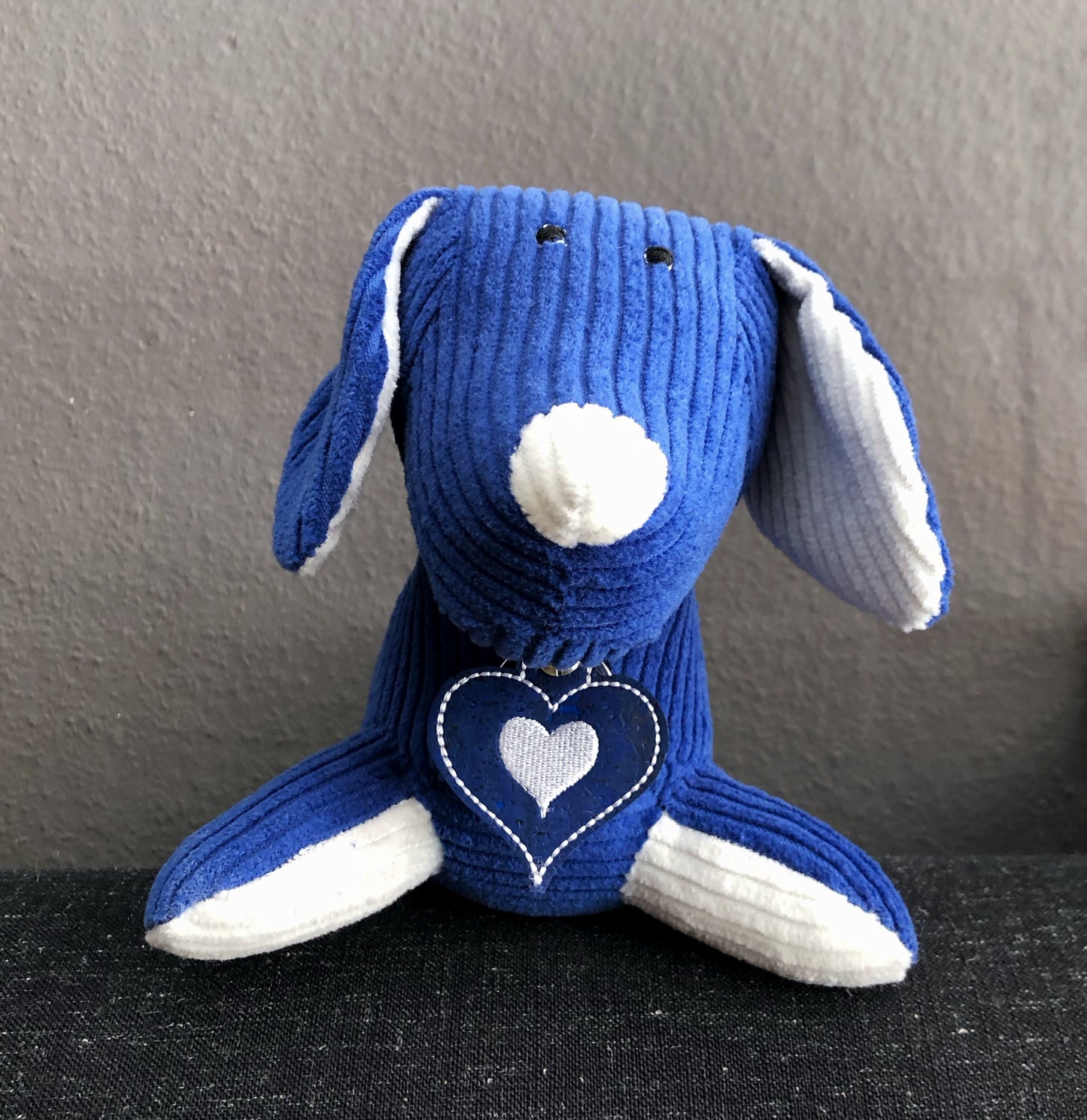 Fred der Dackel blau weiss