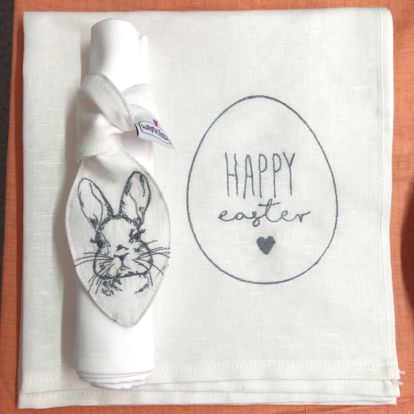 Schleife mit Osterhase Stickerei