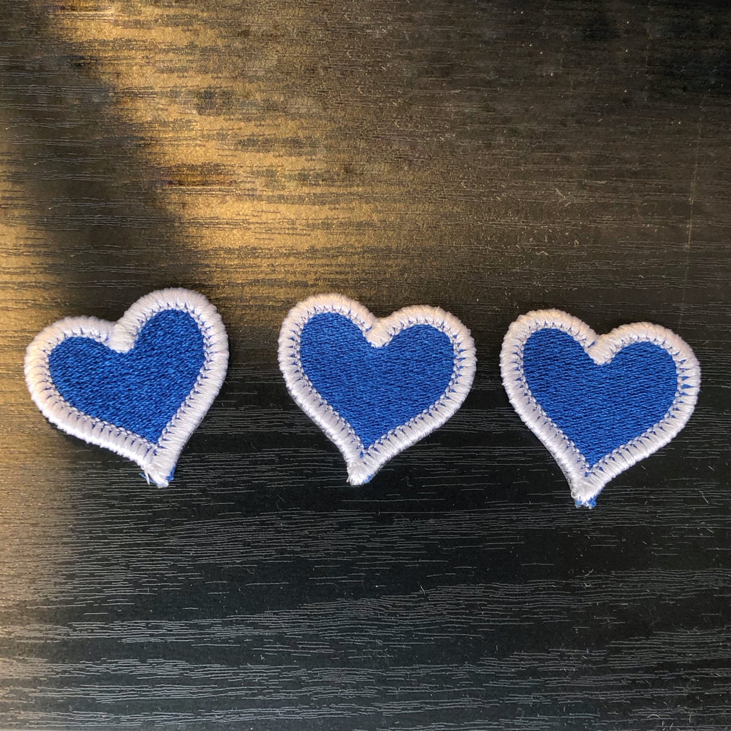 Gestickte Patches mit Mehlsack und Herzen