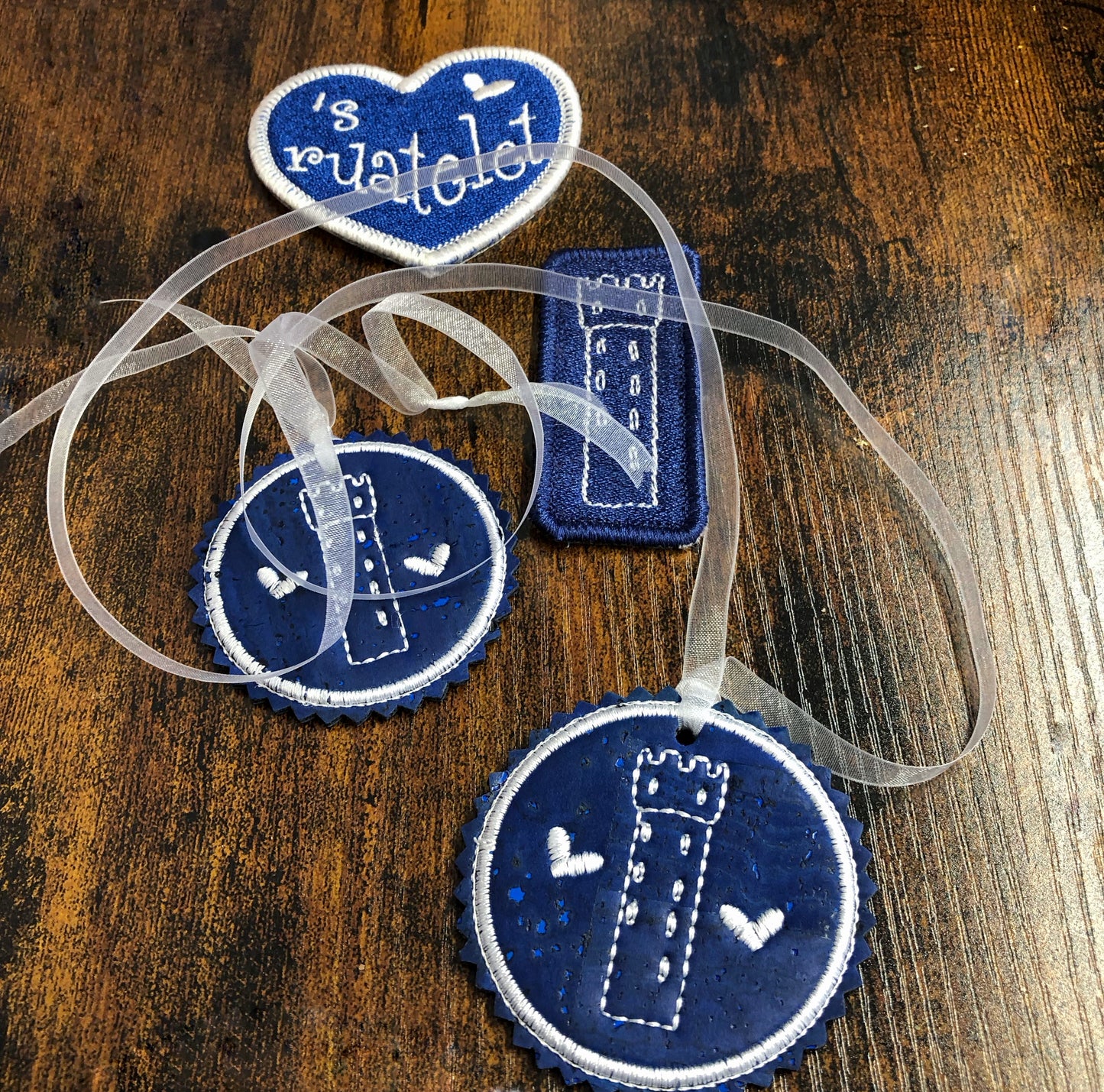 Gestickte Patches mit Mehlsack und Herzen