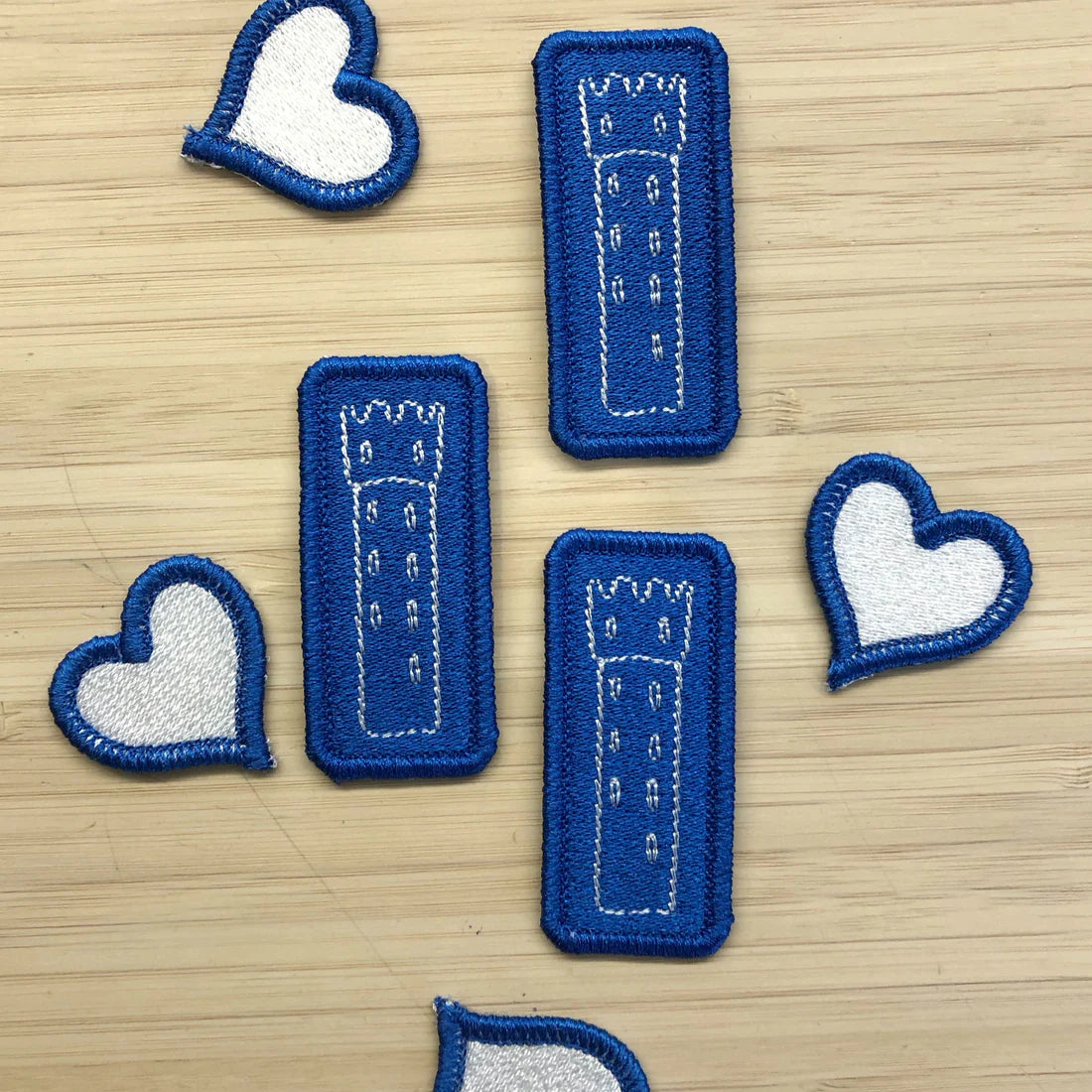 Gestickte Patches mit Mehlsack und Herzen