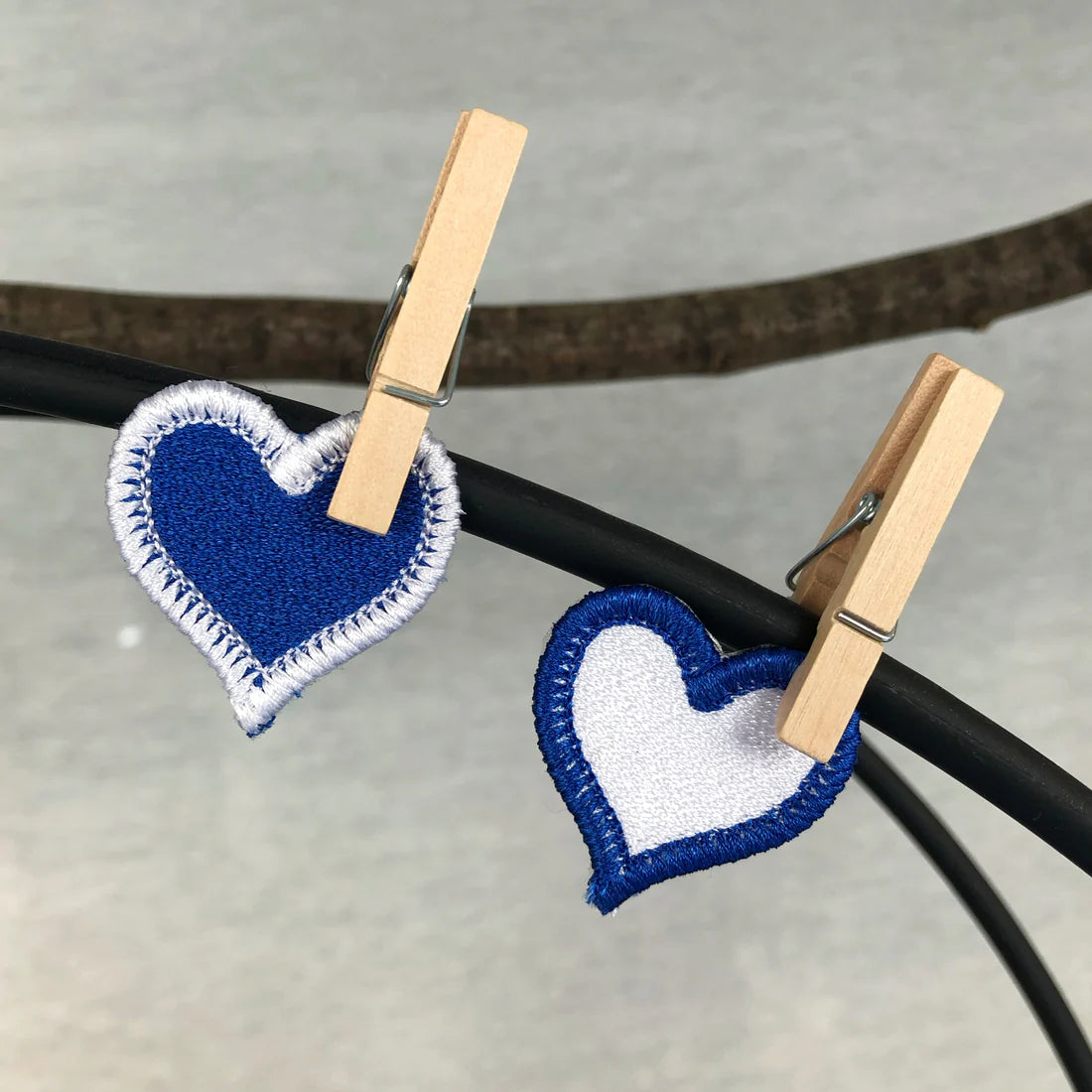 Gestickte Patches mit Mehlsack und Herzen