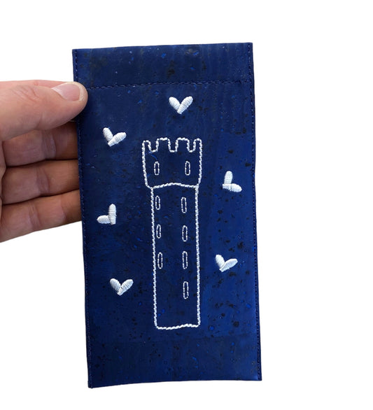 Hülle aus Kork mit Mehlsack Stickerei