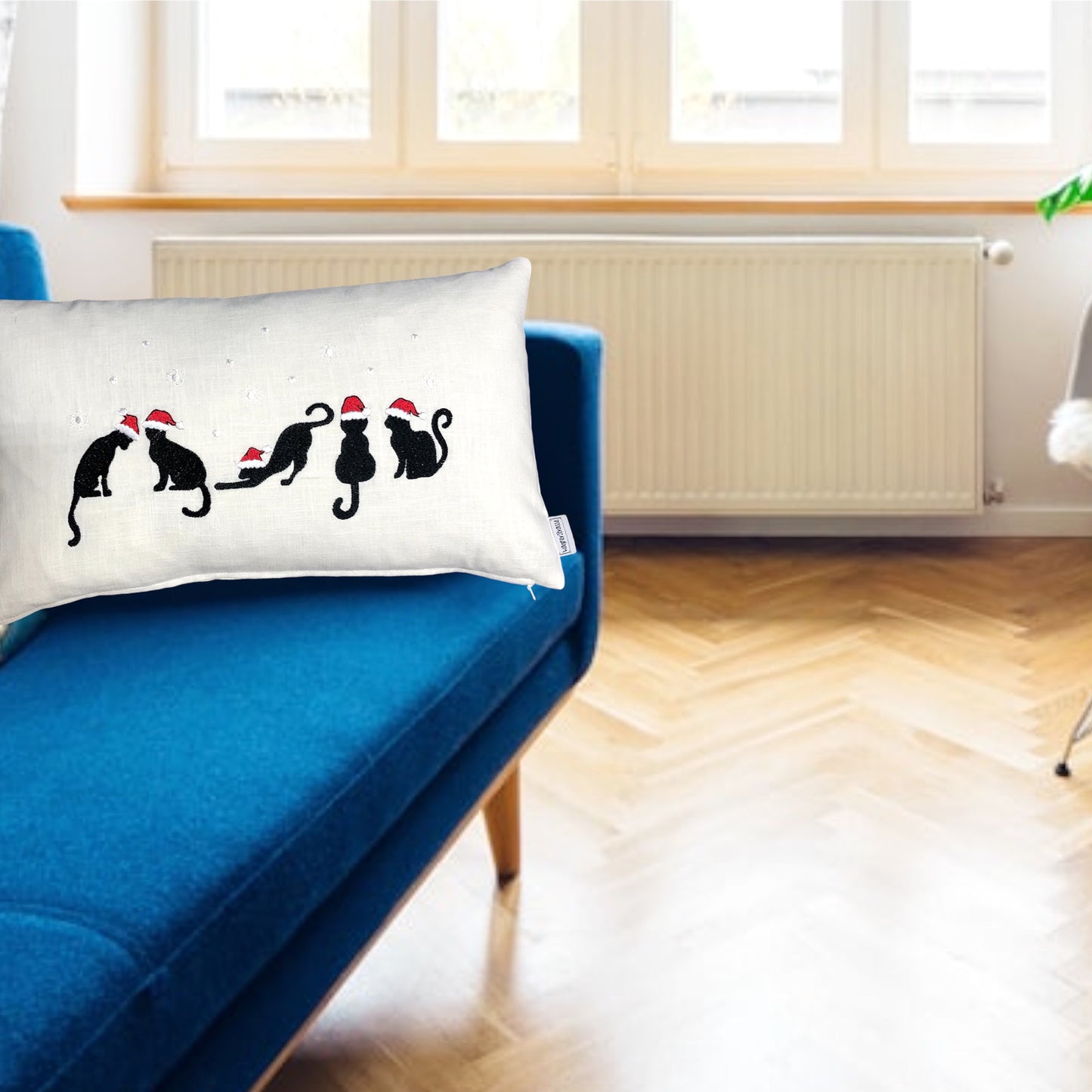 Katzen mit Zipfelmütze besticktes Kissen 30x50 cm
