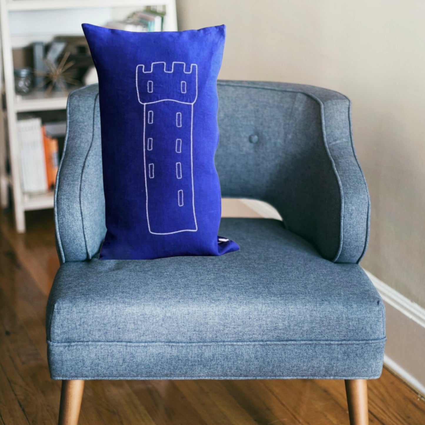 Kissen mit Mehlsack Turm Stickerei