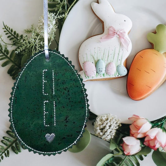 Oster Anhänger aus Kork mit Stickerei