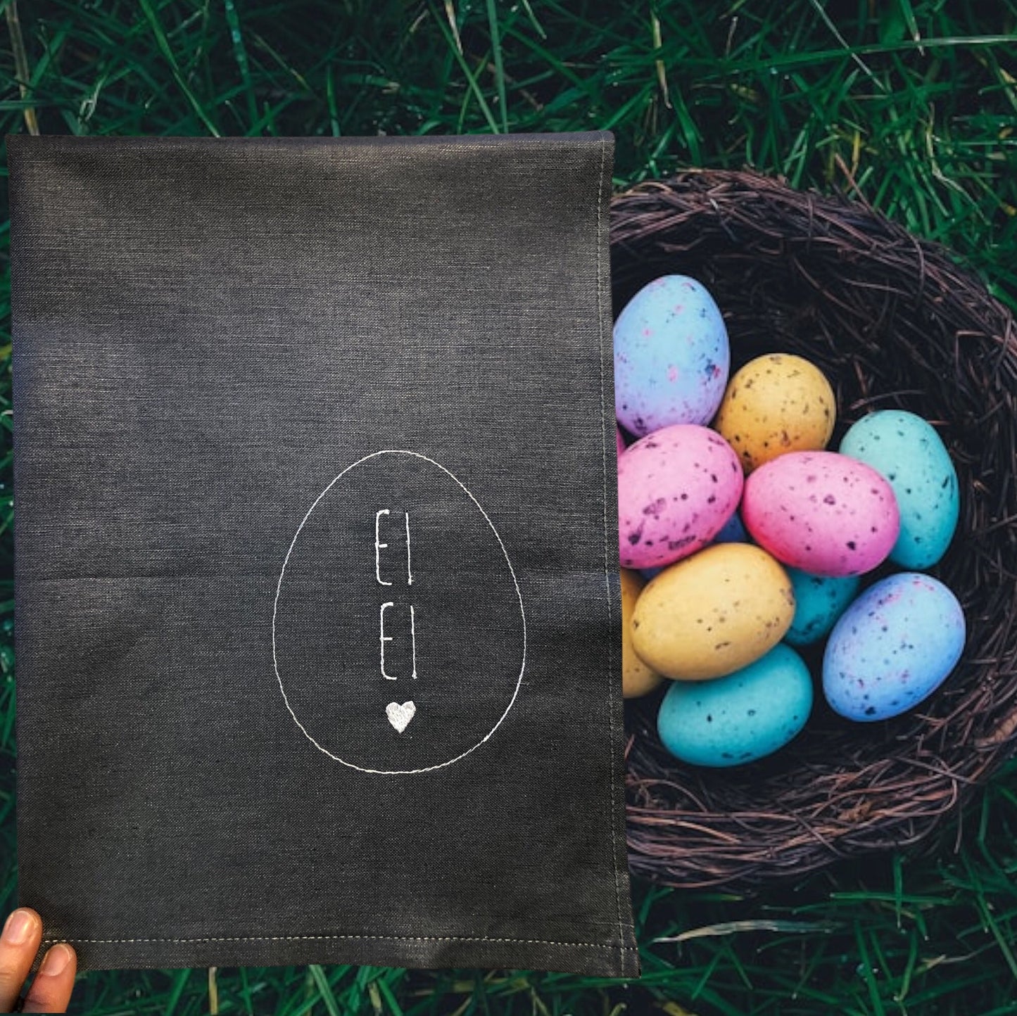 Geschirrtuch mit Stickerei für Ostern