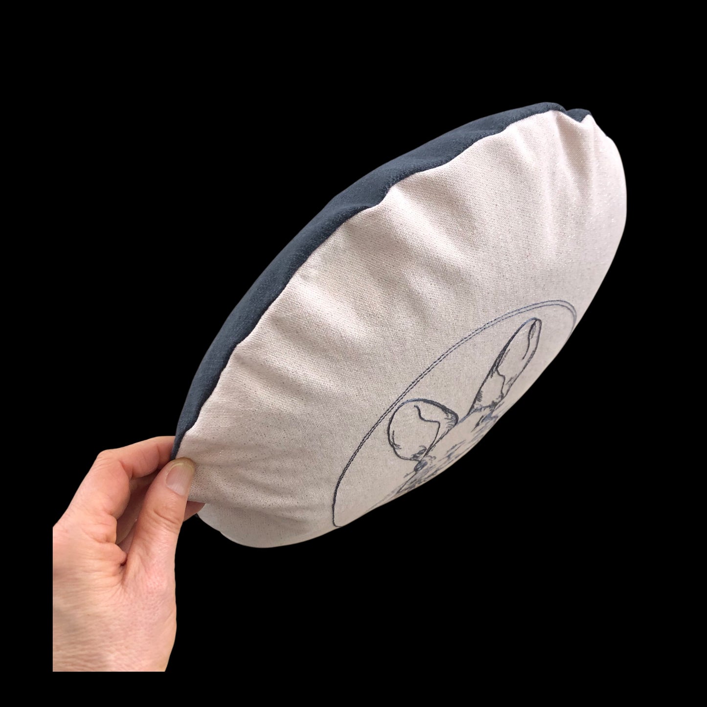 Kissen mit 4 x Osterhase Stickerei