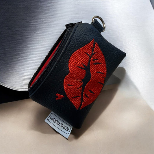 Bestickte kleine Tasche Kussmund