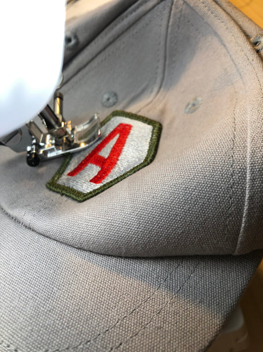 Personalisierte gestickte Patches auf Baseballmütze