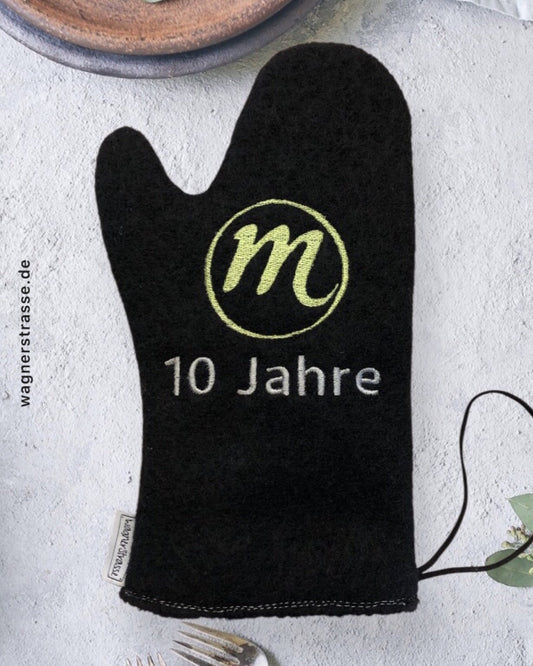 Topf Handschuh mit Logo Bestickung zum Jubiläum
