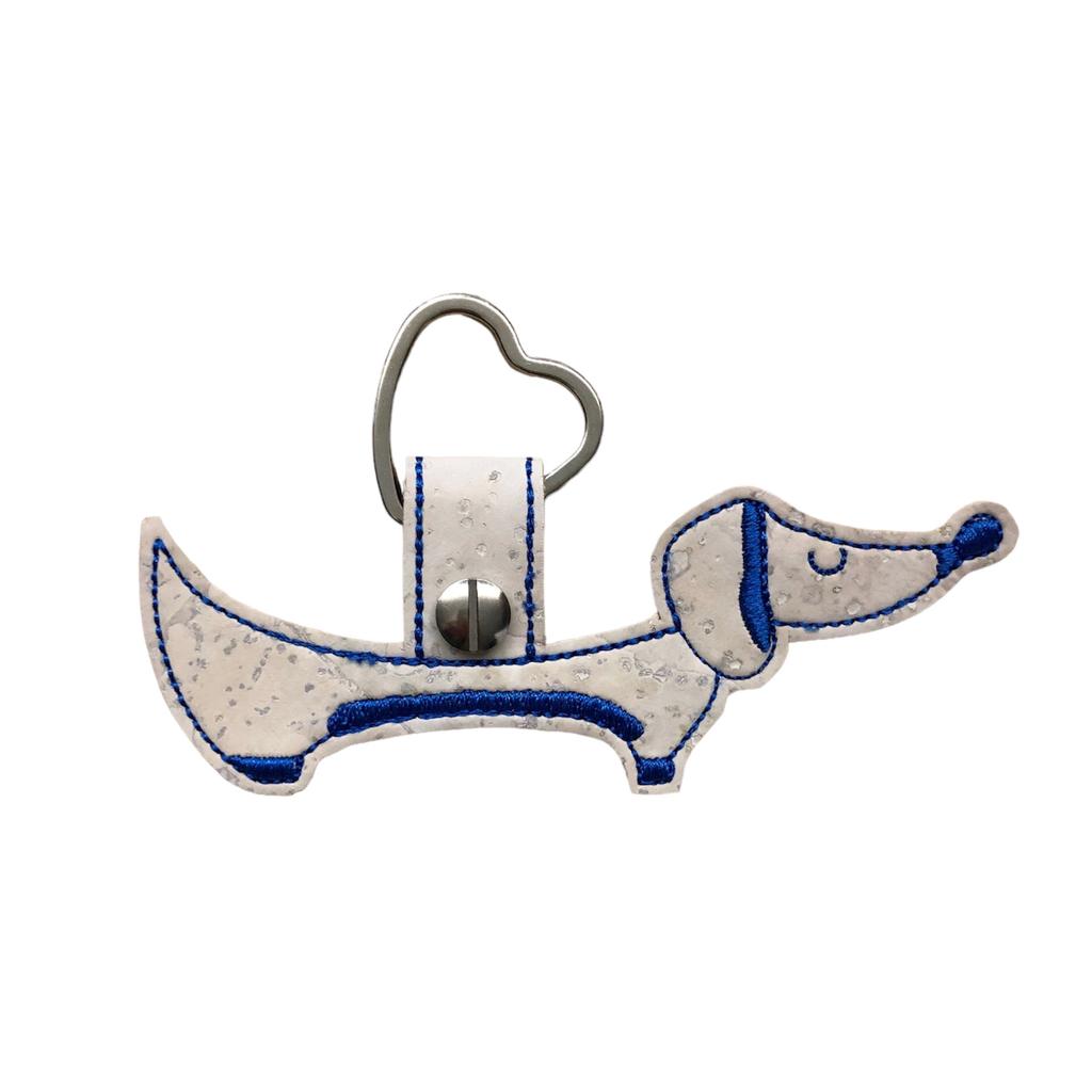 Schlüssel  Anhänger Bag Charm aus Kork mit Stickerei