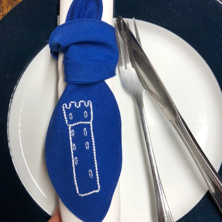 Schleife mit Mehlsack Stickerei