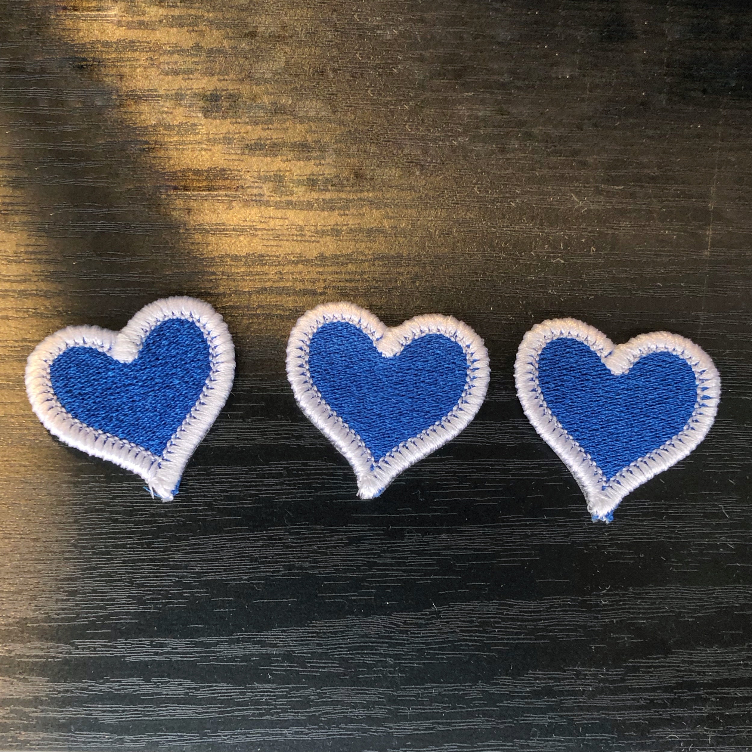 Gestickte Patches mit Mehlsack und Herzen