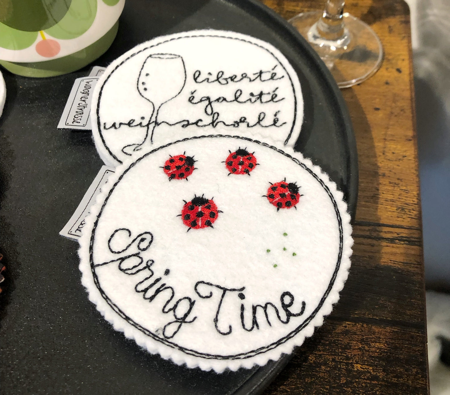 Getränke Untersetzer Mugrug mit Stickerei Marienkäfer Spring Time