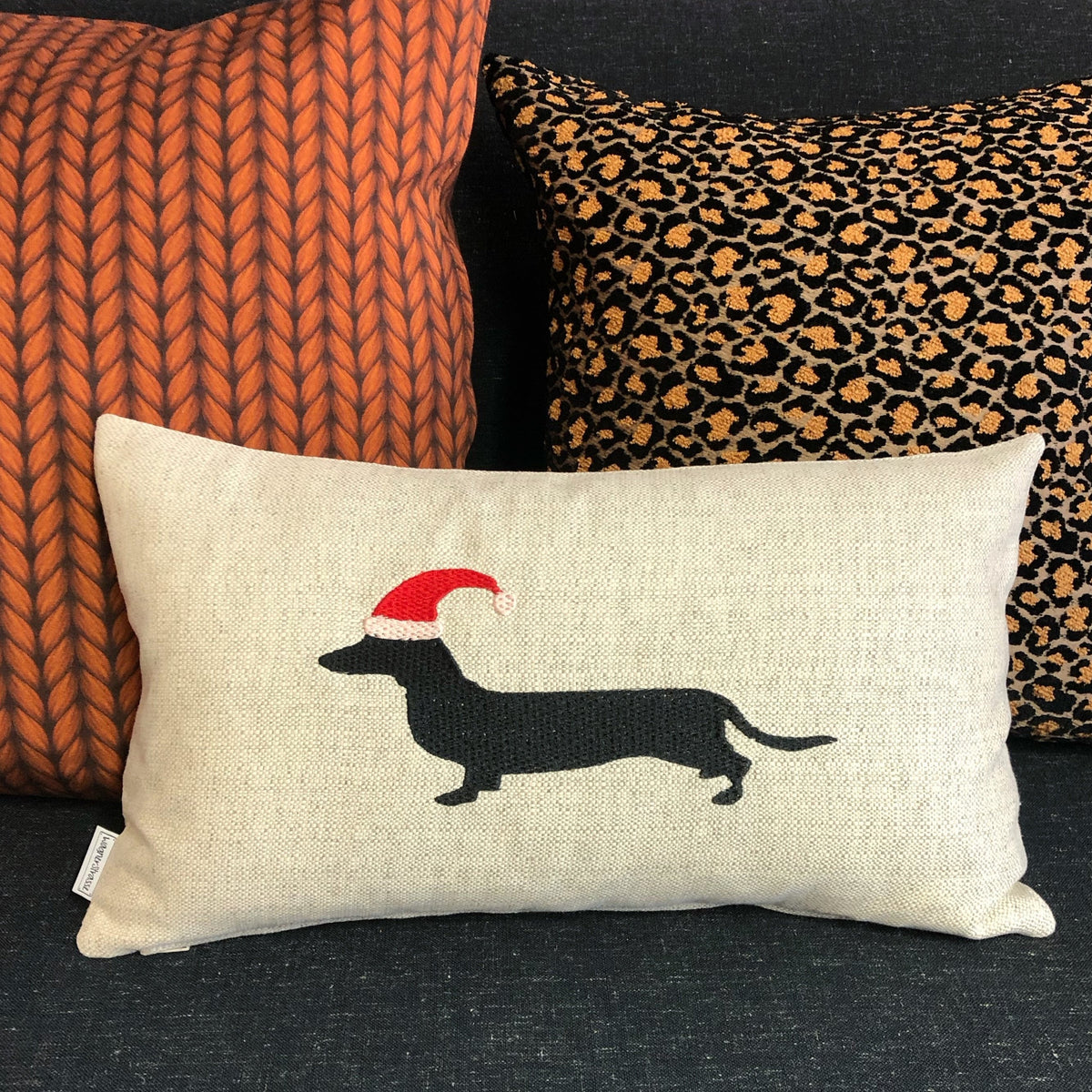 Weihnachtlich bestickte Kissen