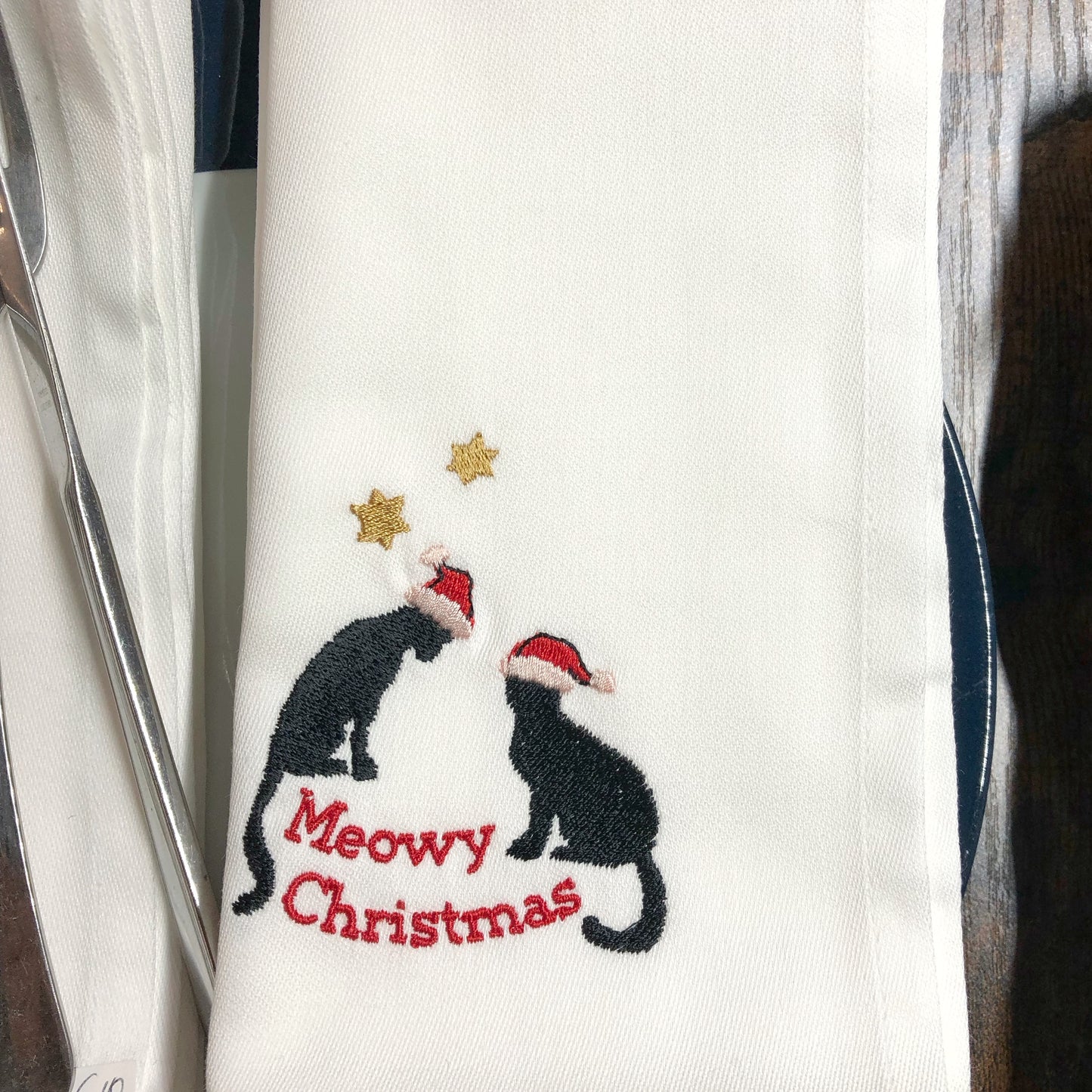 Serviette mit Stickerei für die  Weihnachtstafel