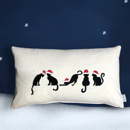 Katzen mit Zipfelmütze besticktes Kissen 30x50 cm