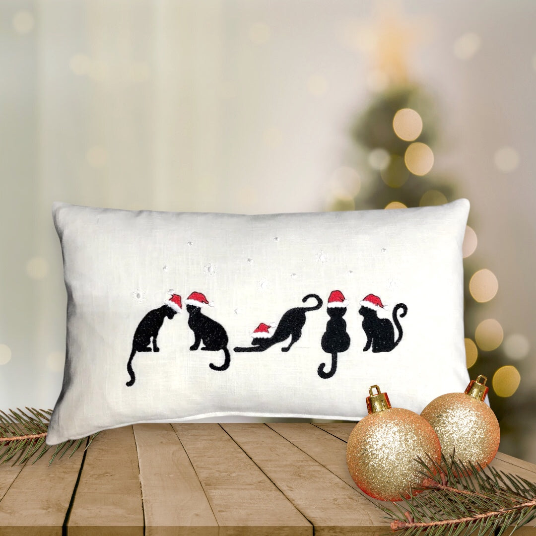 Katzen mit Zipfelmütze besticktes Kissen 30x50 cm