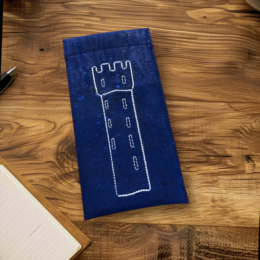 Hülle aus Kork mit Mehlsack Stickerei