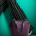 Kleiner Shopper Aubergine Schwarz