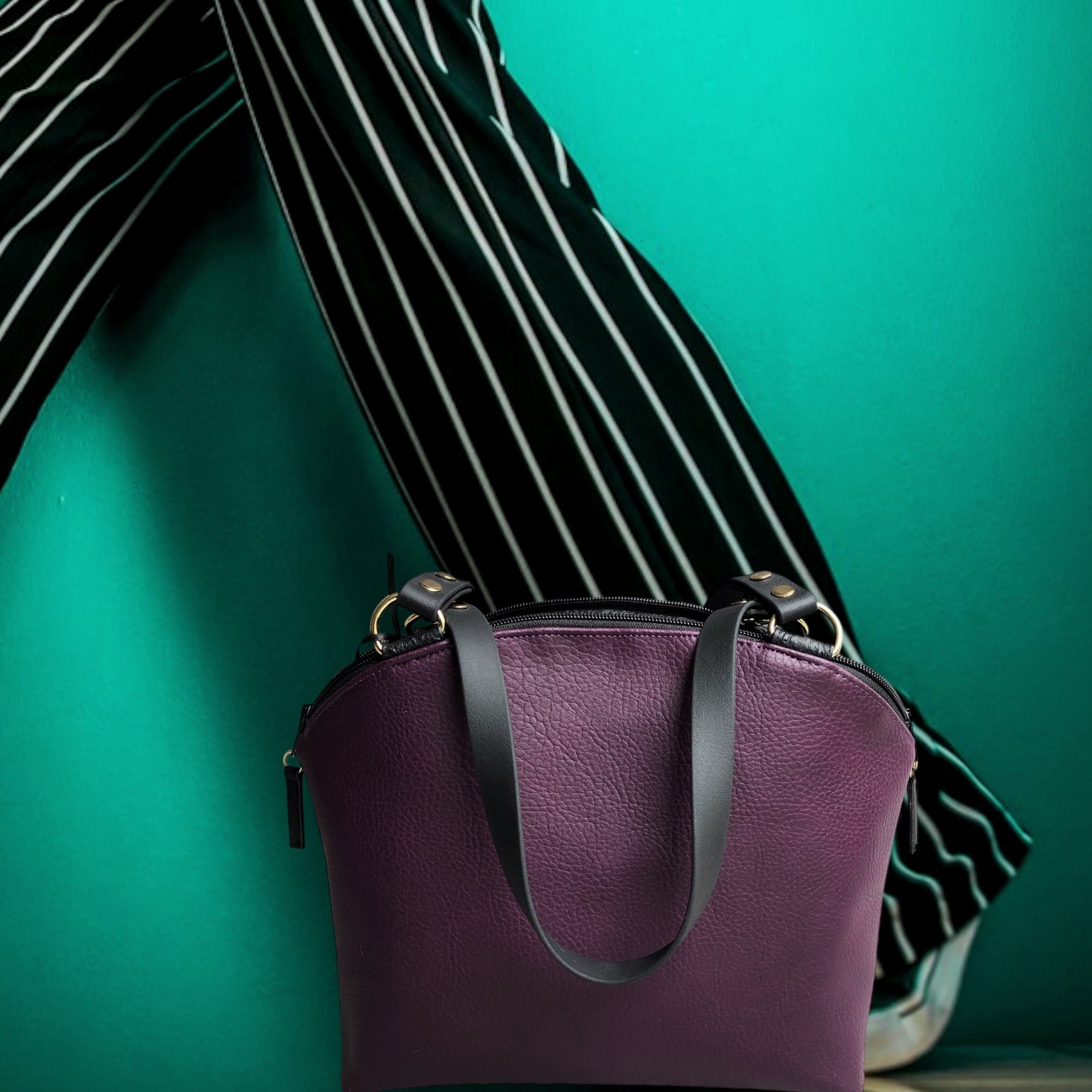 Kleiner Shopper Aubergine Schwarz