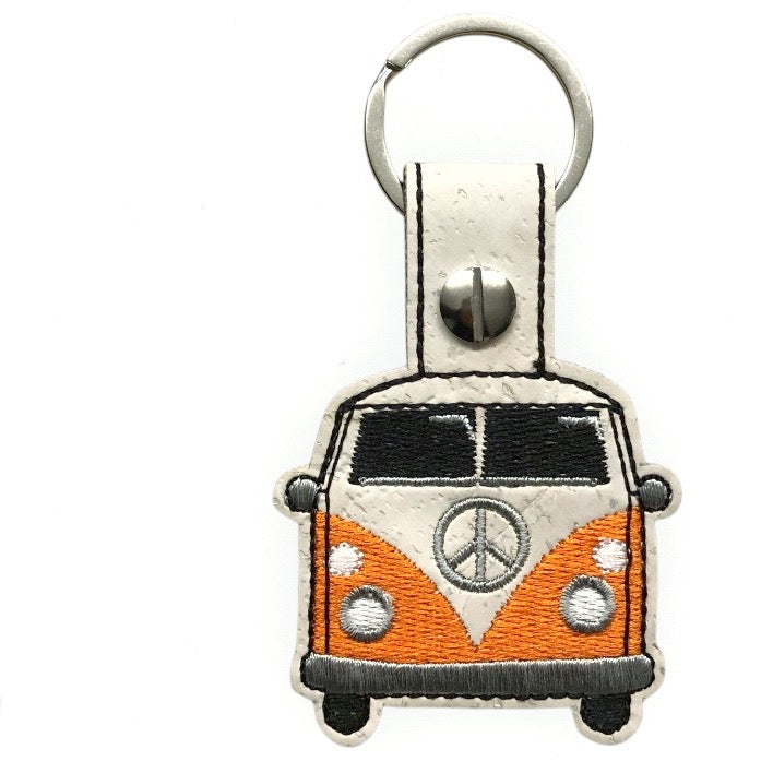 Schlüssel  Anhänger Bag Charm aus Kork mit Stickerei