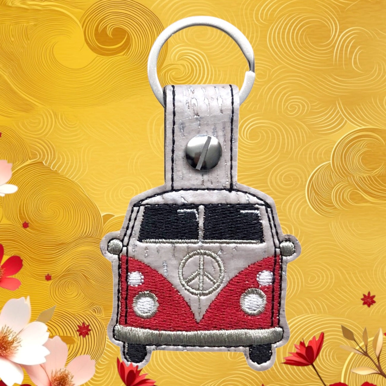 Schlüssel  Anhänger Bag Charm aus Kork mit Stickerei
