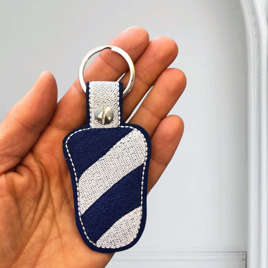 Bag Charm Schlüssel  Anhänger aus Kork mit  Stickerei