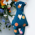 Liebhabär mit Blumen und Stickerei