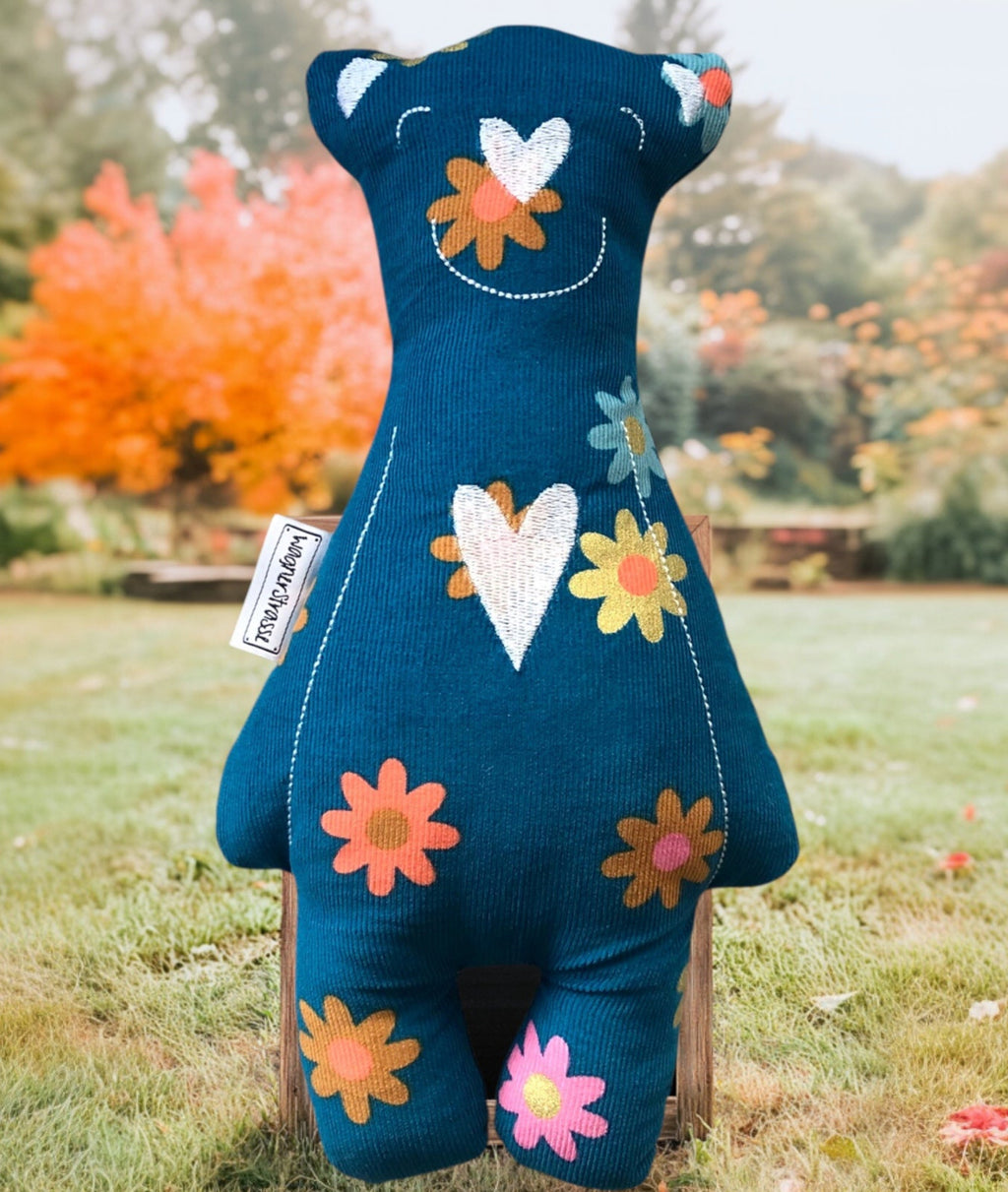Liebhabär mit Blumen und Stickerei