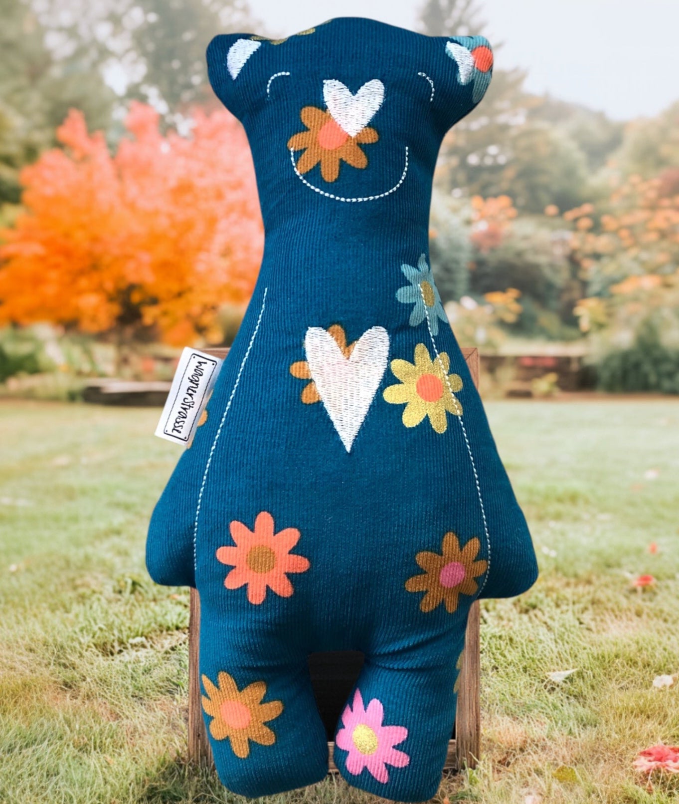 Liebhabär mit Blumen und Stickerei
