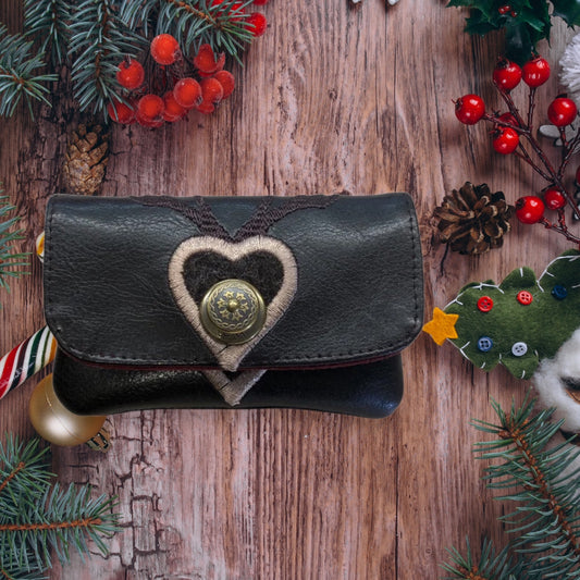 Kleines Portemonnaie mit Stickerei, Steckfächern, Loxx Verschluß