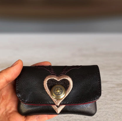 Kleines Portemonnaie mit Stickerei, Steckfächern, Loxx Verschluß