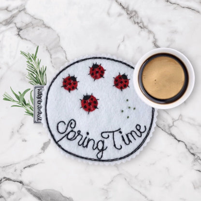 Getränke Untersetzer Mugrug mit Stickerei Marienkäfer Spring Time