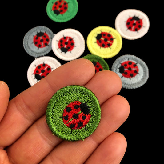 Patch mit Blume und Marienkäfer