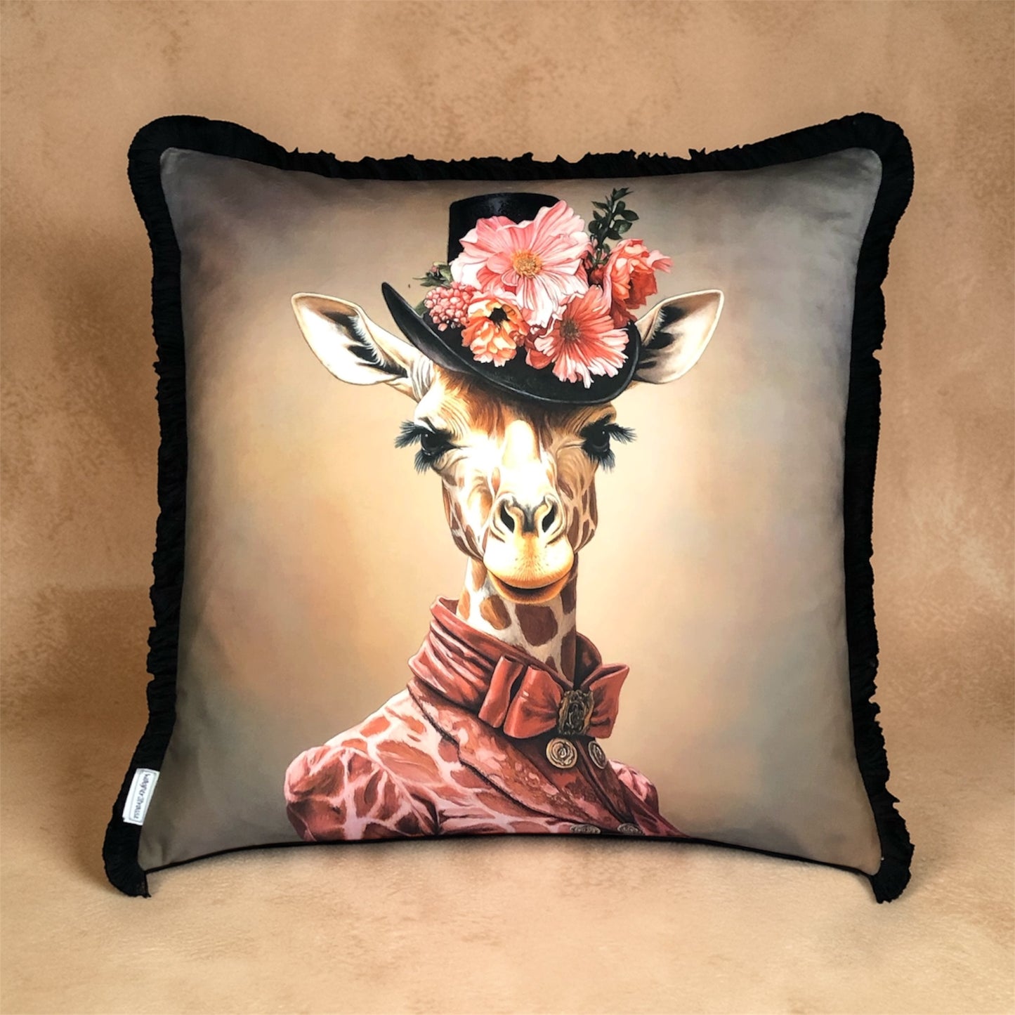 Cooles samtweiches Kissen Giraffe Dame sand