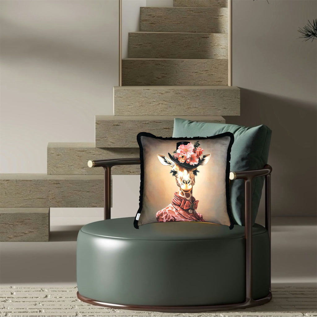 Cooles samtweiches Kissen Giraffe Dame sand