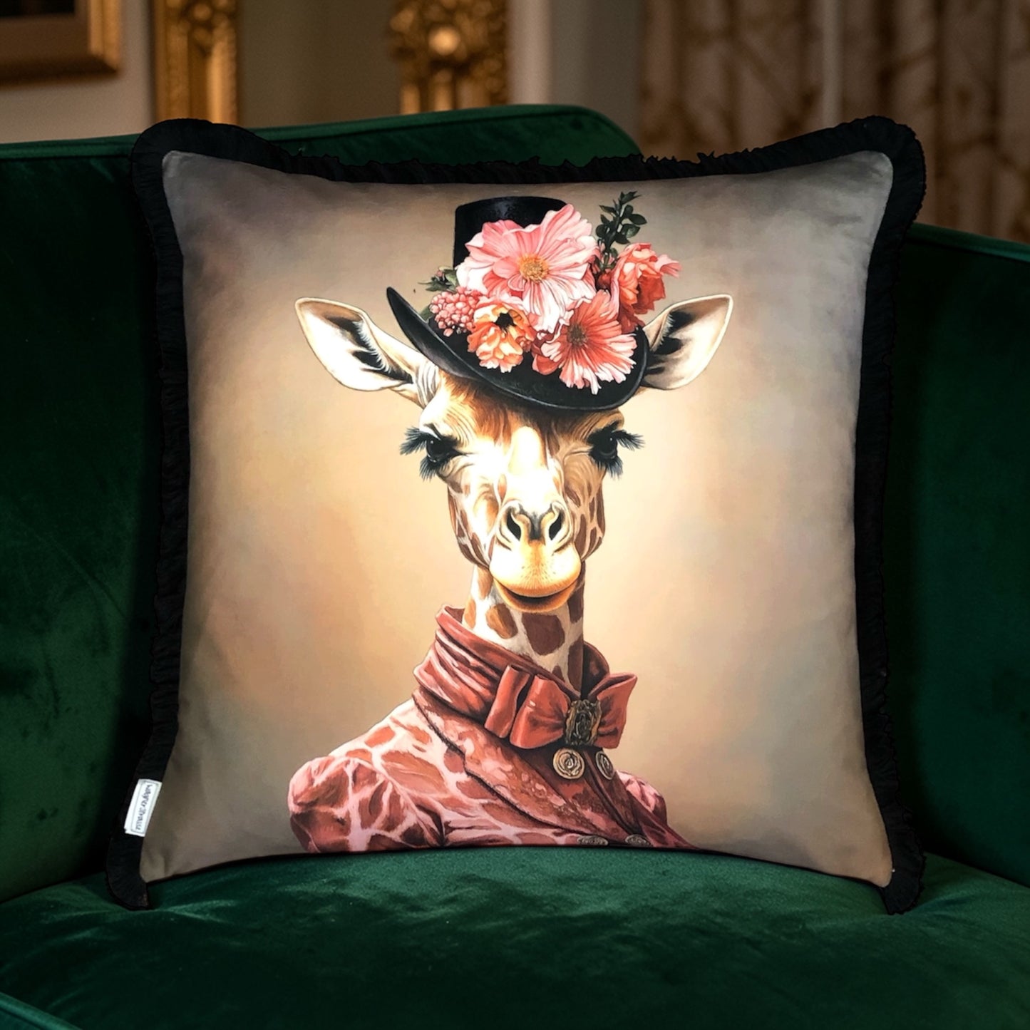 Cooles samtweiches Kissen Giraffe Dame sand