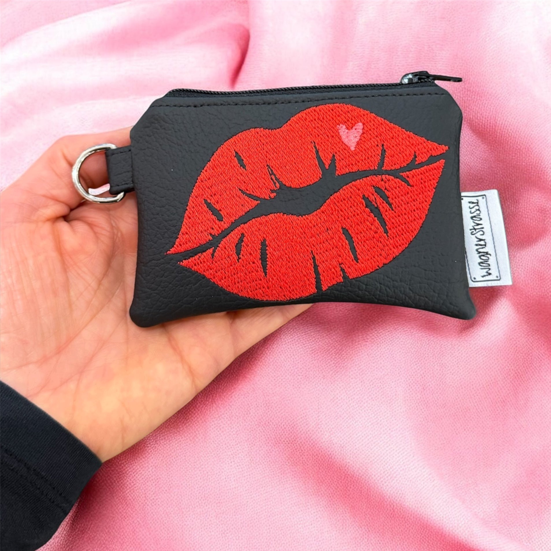 Bestickte kleine Tasche Kussmund
