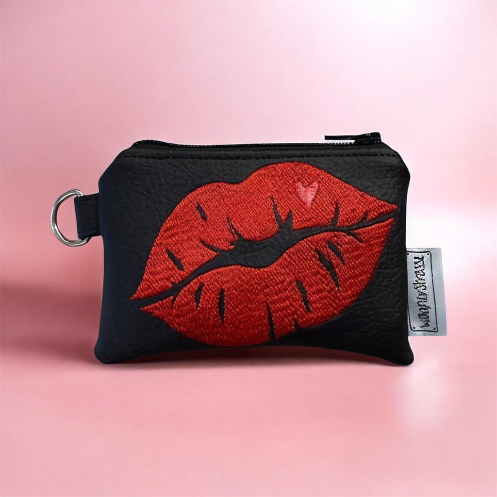 Bestickte kleine Tasche Kussmund