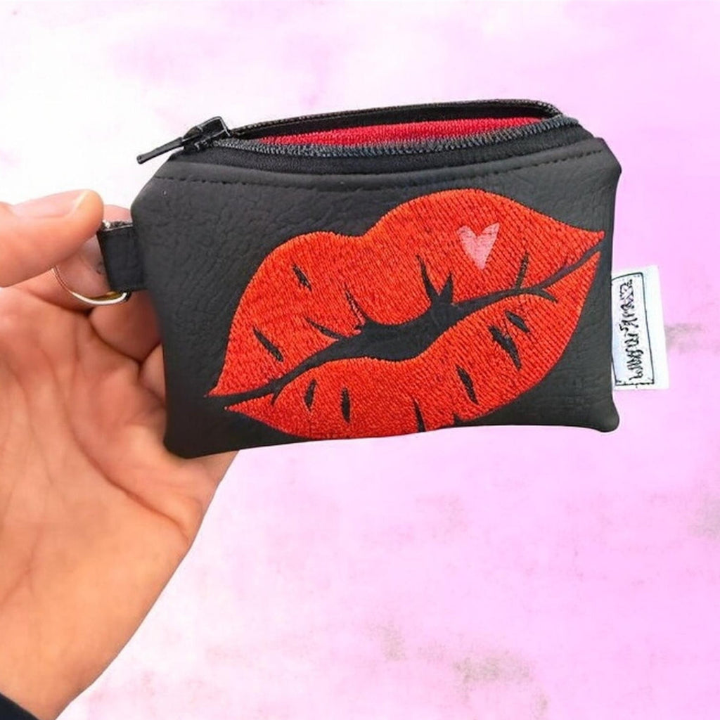 Bestickte kleine Tasche Kussmund
