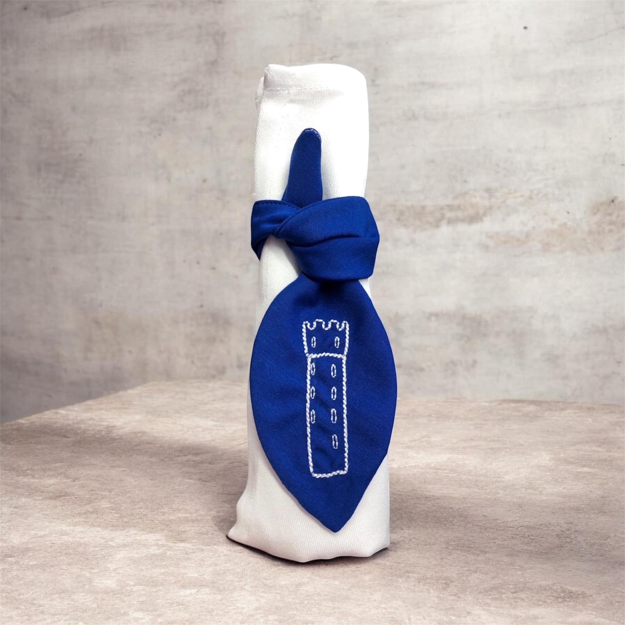 Schleife mit Mehlsack Stickerei