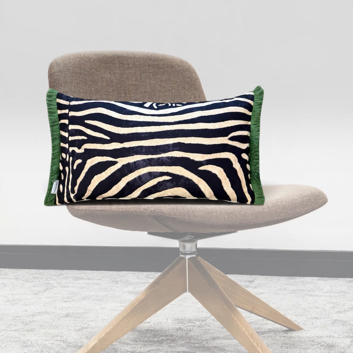Zebra Kissen mit Glitzer, Stickerei und Borte