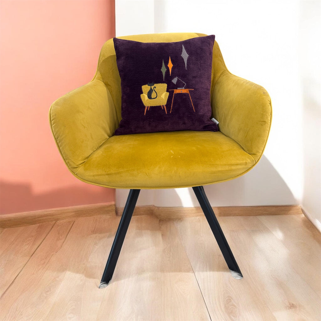 Kissen mit Mid Century Stickerei aubergine