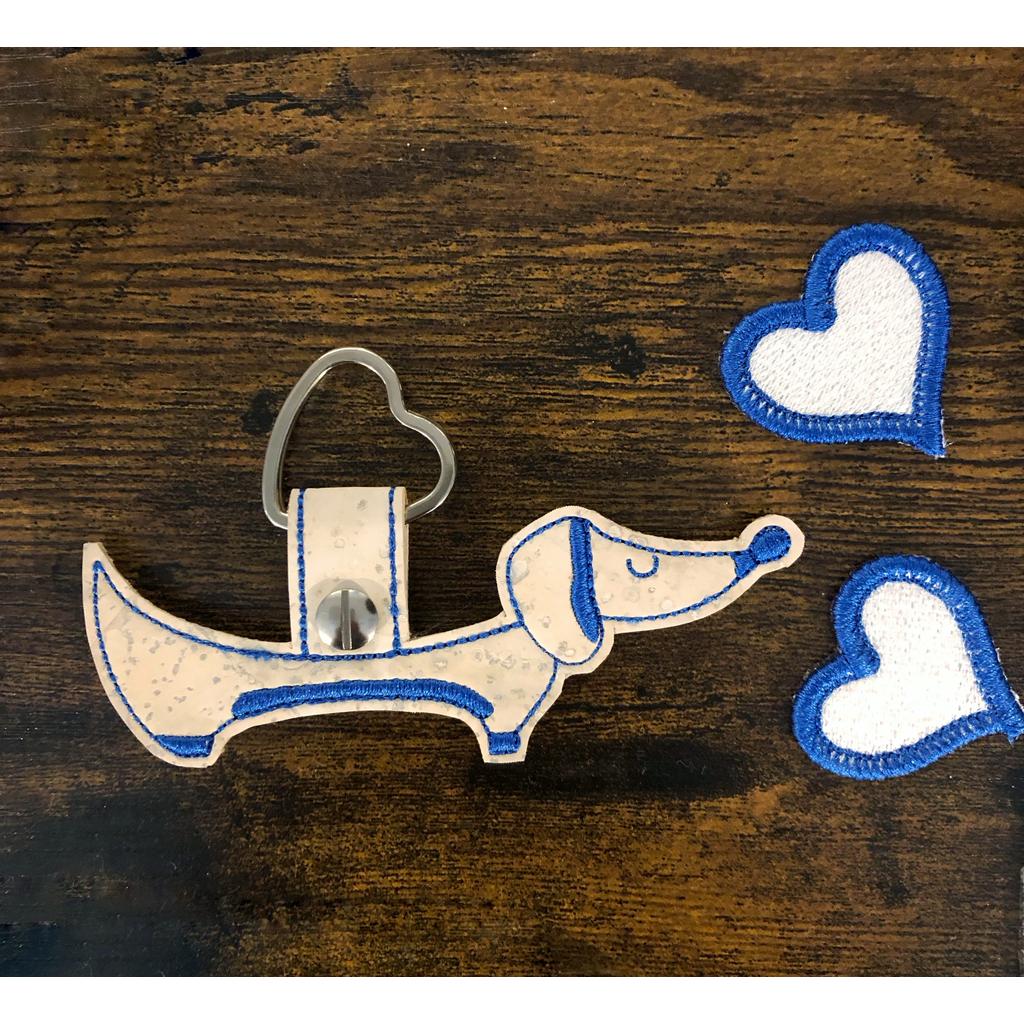 Schlüssel  Anhänger Bag Charm aus Kork mit Stickerei